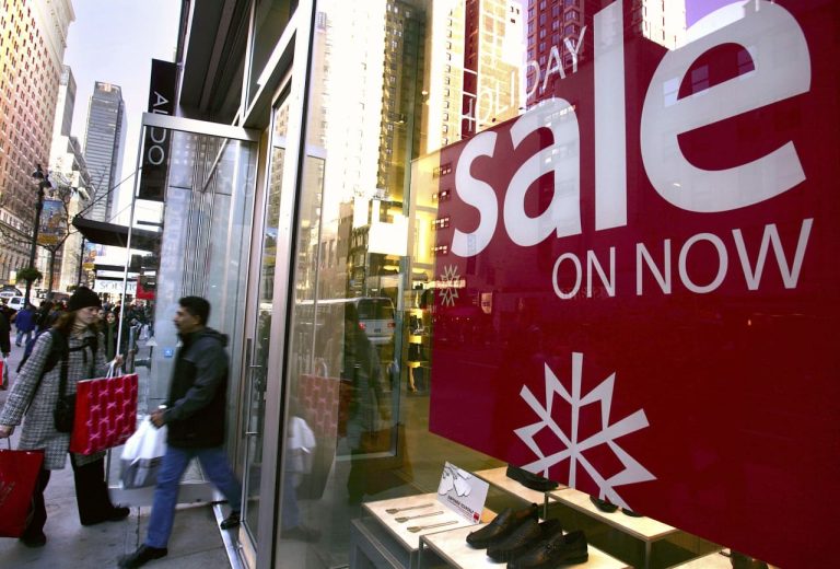 Holiday spending rose 3.8%, with apparel and restaurants strong: Mastercard